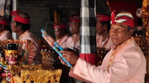 A traditional gamelan recital entertains the crowds at Tanah Lot